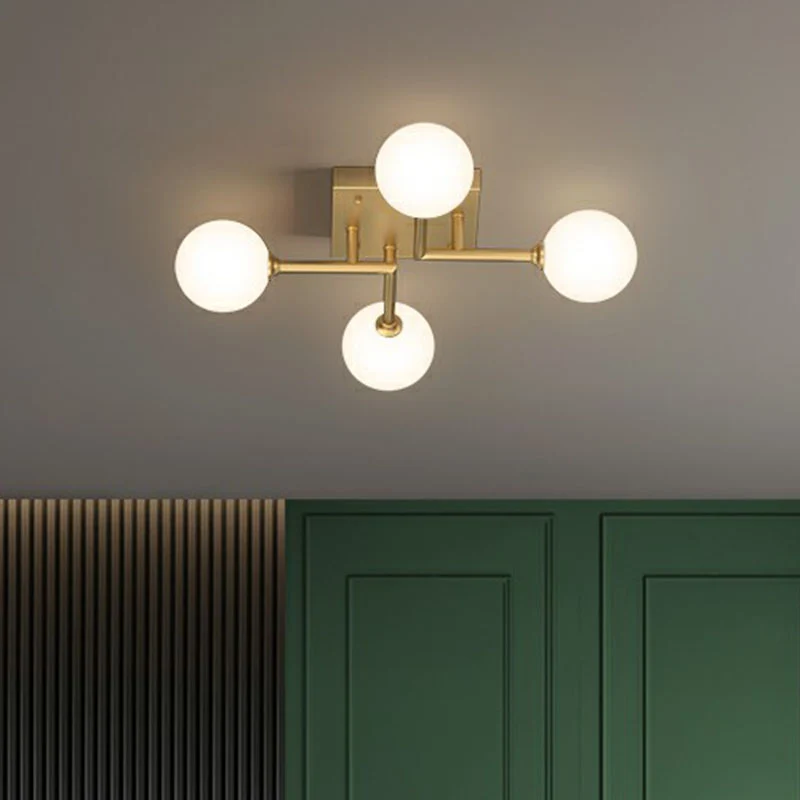 Witte glazen bollen dicht bij plafondlamp Eenvoud Gouden afwerking Semi-inbouwarmatuur Clearhalo