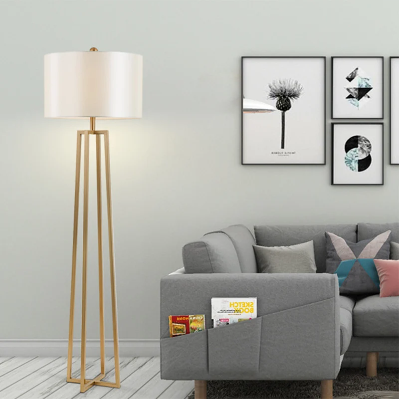 Witte stoffen trommelkap vloerlamp modernistische 1-koppige viervoetige staande lamp goud Clearhalo