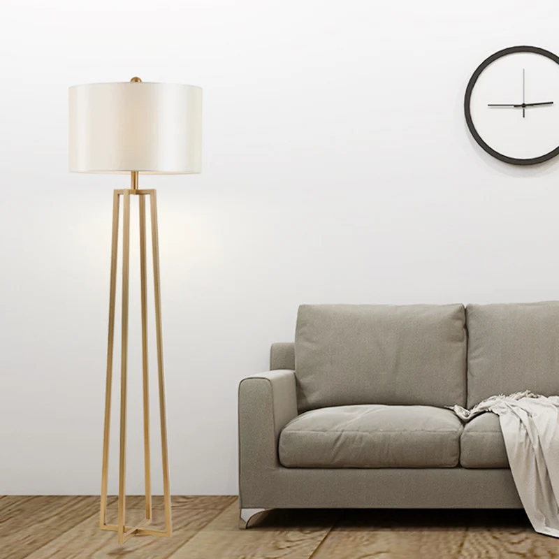 Witte stoffen trommelkap vloerlamp modernistische 1-koppige viervoetige staande lamp goud Clearhalo