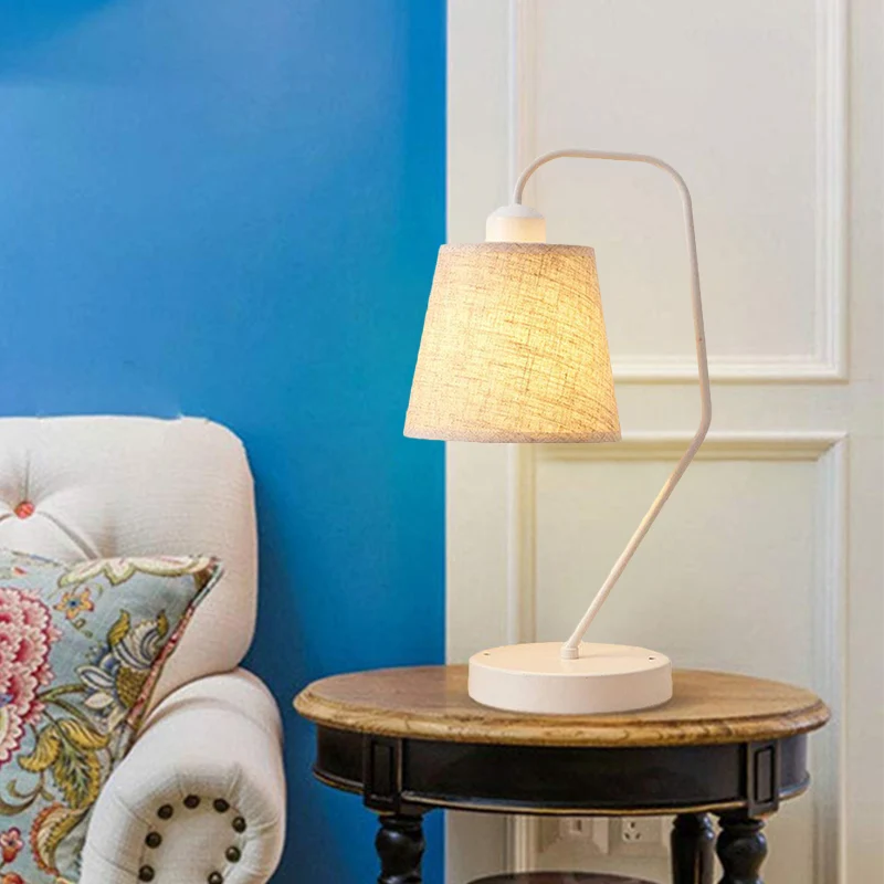 Witte tontafelverlichting Moderne stoffen nachtlamp met 1 kop en gebogen arm voor slaapkamer Clearhalo