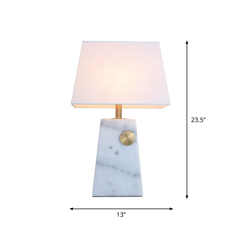 Witte trapeziumvormige nachttafelverlichting Moderne 1-lichts marmeren bureaulamp met stoffen kap voor nachtkastje Clearhalo