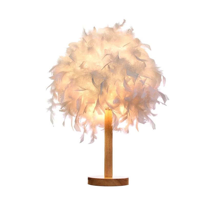 Witte veren nachttafellamp modernistisch 1 lichte stoffen bureaulamp met ronde houten voet Clearhalo