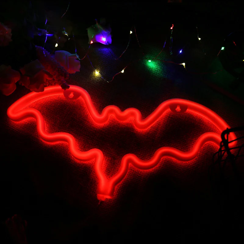 Witte vleermuisvormige USB-nachtverlichting, moderne kunststof batterij LED-nachtkastjelamp Clearhalo