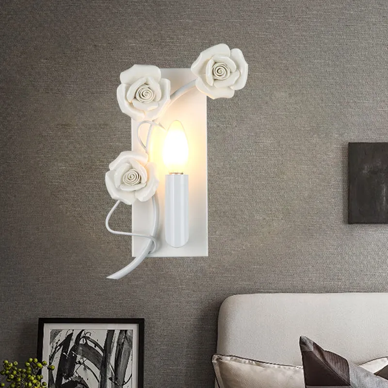 Witte wandlamp met één lamp, Koreaanse tuinijzeren kaarskandelaar met gesneden rozendecoratie Clearhalo