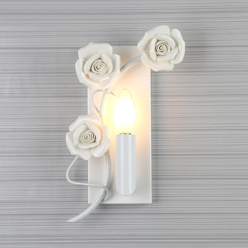 Witte wandlamp met één lamp, Koreaanse tuinijzeren kaarskandelaar met gesneden rozendecoratie Clearhalo