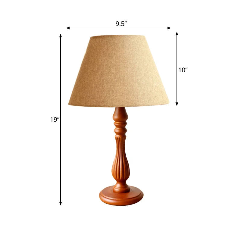 Wit/vlas/beige tonbureaulamp Traditionele stof 1-lichts slaapkamerleeslamp met houten voet Clearhalo