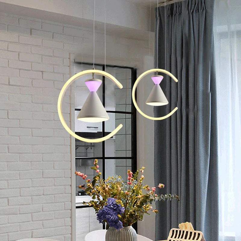 Zandloper en ringhanger met witte afwerking, minimalistische LED-acryl hanglampset boven tafel Clearhalo