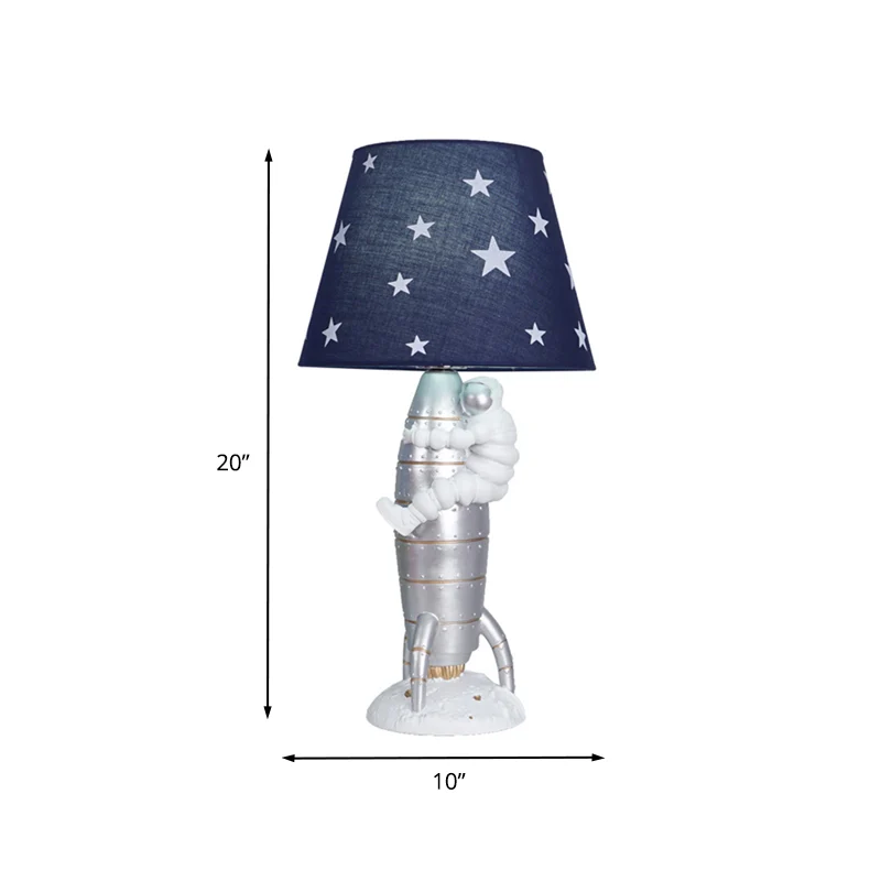 Zilverkleurige raket- en astronautentafellamp voor kinderen, 1-lamps harsnachtlamp met tonvormige stoffen kap Clearhalo