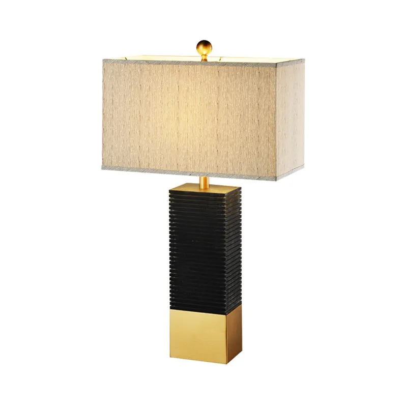 Zwart afgewerkte rechthoekige bureauverlichting Modernisme 1-lamps metalen tafellamp met beige stoffen kap Clearhalo