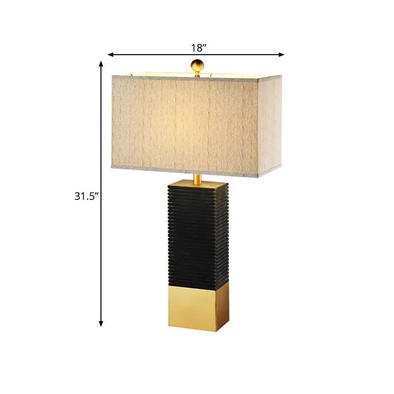 Zwart afgewerkte rechthoekige bureauverlichting Modernisme 1-lamps metalen tafellamp met beige stoffen kap Clearhalo