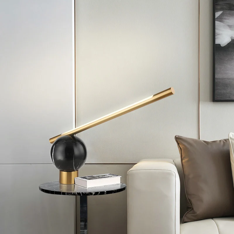 Zwart lineair nachtkastje Licht Hedendaagse LED-metalen nachttafellamp voor woonkamer Clearhalo