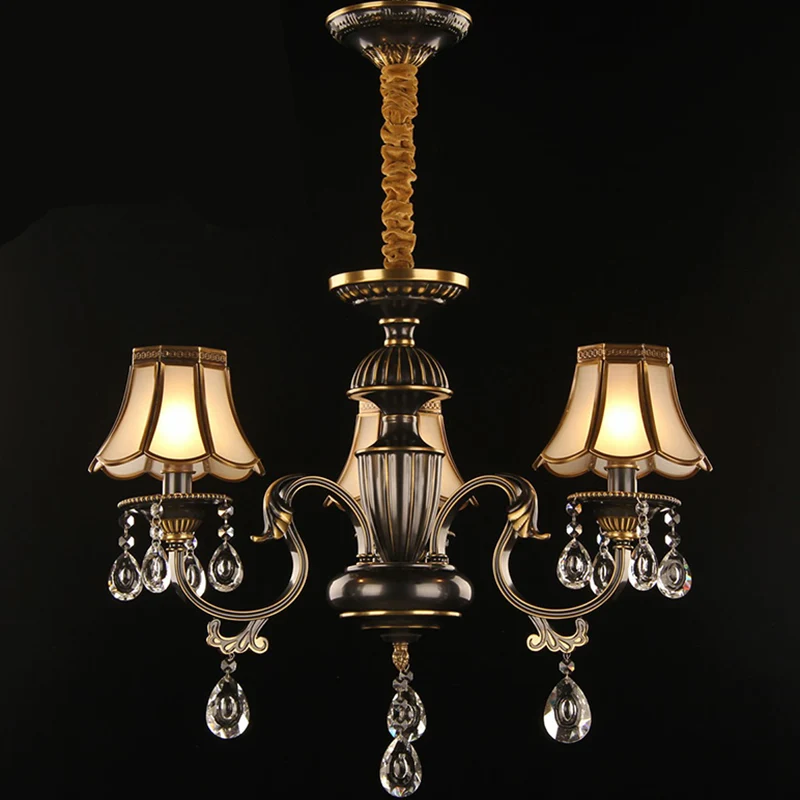 Zwart en messing geschulpte hanglamp Traditionele ondoorzichtige glazen eetkamerkroonluchter met kristallen decoratie Clea...