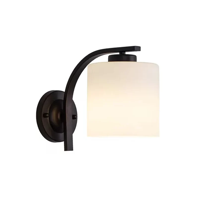 Zwarte 1-lichts wandkandelaar Eenvoudige cilindervormige wandlamp van ivoorkleurig glas met gebogen arm Clearhalo