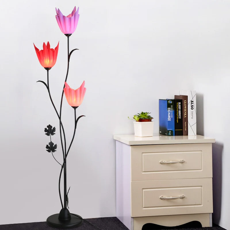Zwarte bloemachtige staande lamp Eenvoud 3 lampen Metalen vloerlamp voor slaapkamer Clearhalo