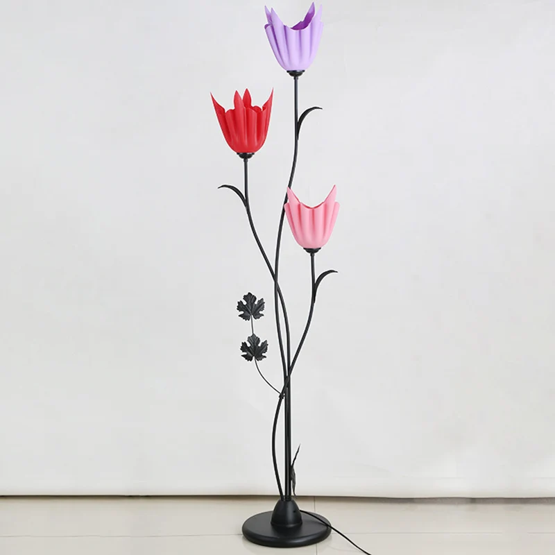 Zwarte bloemachtige staande lamp Eenvoud 3 lampen Metalen vloerlamp voor slaapkamer Clearhalo