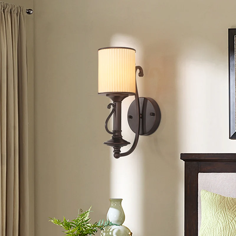 Zwarte cilinder wandlamp retro stoffen kap 1-lichts woonkamer wandlamp met metalen ronde arm Clearhalo