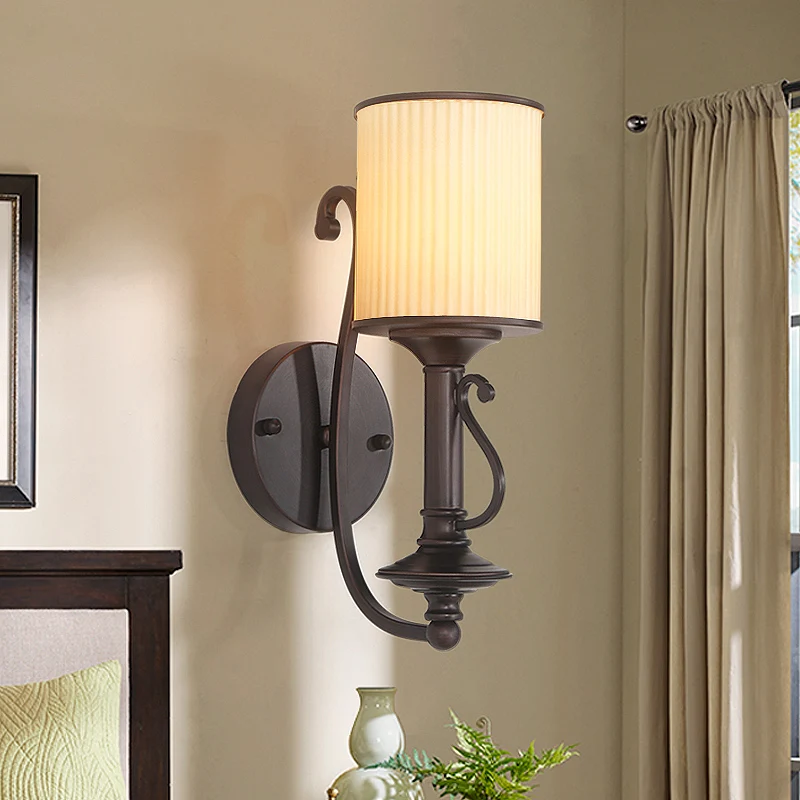 Zwarte cilinder wandlamp retro stoffen kap 1-lichts woonkamer wandlamp met metalen ronde arm Clearhalo