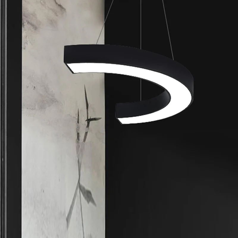 Zwarte C-vormige plafondkroonluchter Eenvoud Acryl LED-hanglamp voor kantoor Clearhalo