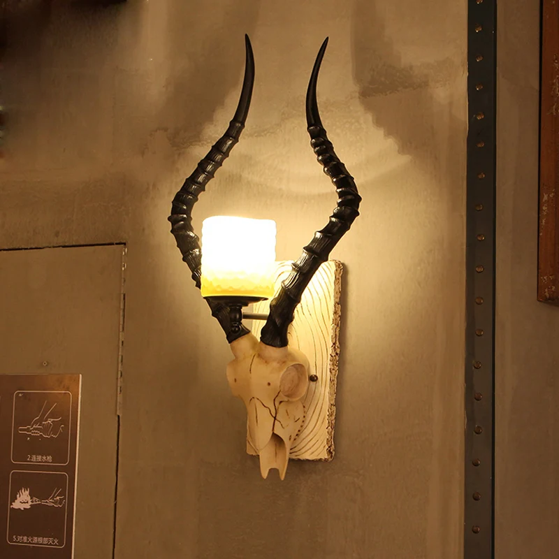 Zwarte Gazelle wandverlichting rustieke hars 1-lichts binnenlamp met waterglazen kap Clearhalo