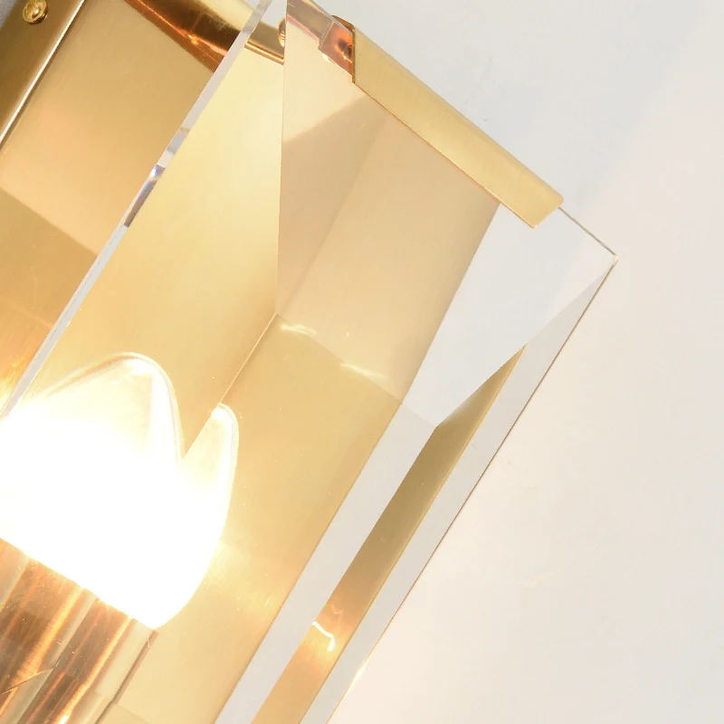 Zwart/messing afwerking Rechthoekige schanslamp Modernistische stijl 1-lamps metalen wandmontagelamp met helder gefacettee...