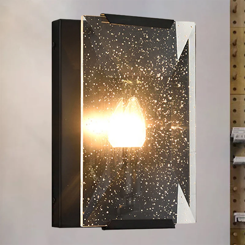 Zwart/messing afwerking Rechthoekige schanslamp Modernistische stijl 1-lamps metalen wandmontagelamp met helder gefacettee...