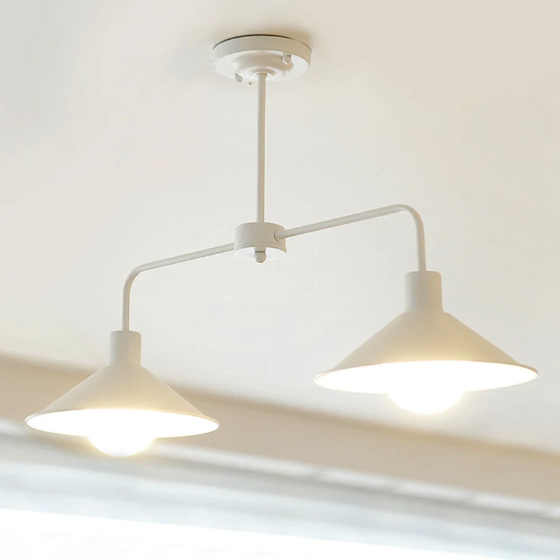 Zwart/Wit Conische Hanglamp Industrieel Stijlvol Metallic 2-kops Keukeneilandverlichting met Hoekarm Clearhalo
