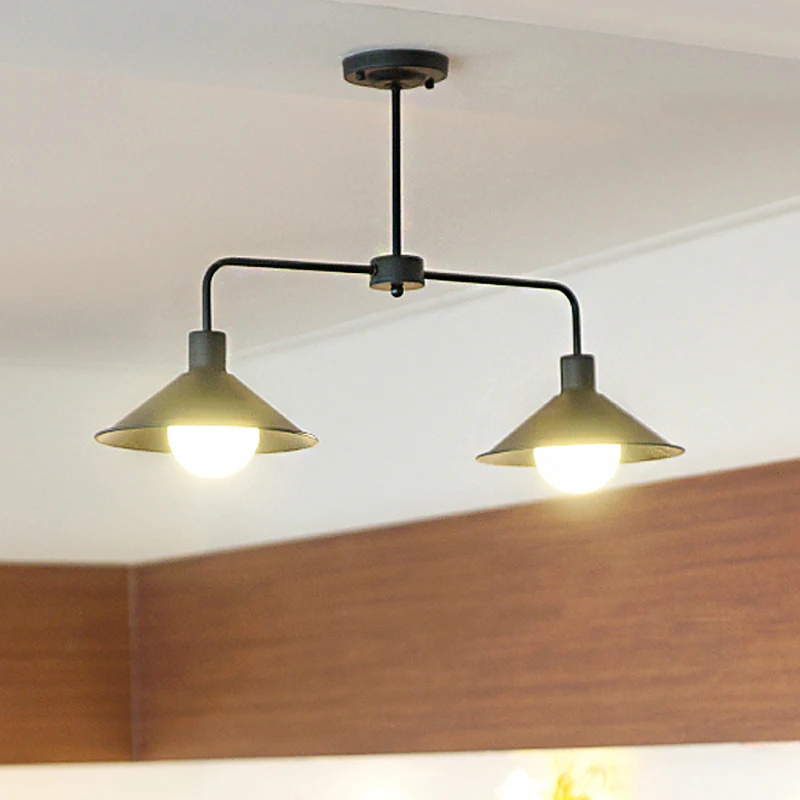 Zwart/Wit Conische Hanglamp Industrieel Stijlvol Metallic 2-kops Keukeneilandverlichting met Hoekarm Clearhalo