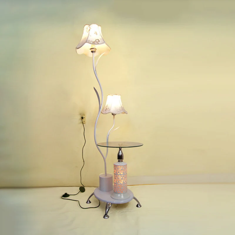 Zwart/wit staande lamp met 2 lampen, landelijke stijl, staande lamp met ijzeren tak en bloemenkap Clearhalo