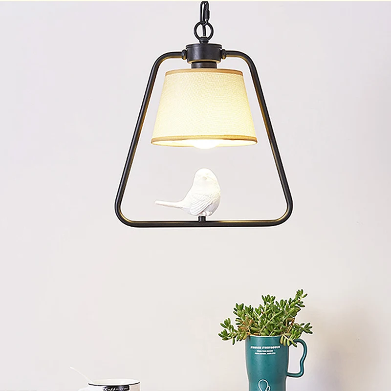 Zwart/witte kegelvormige plafondlamp, traditionele stof, 1 lichtgevende woonkamerhanglamp met vogel Clearhalo