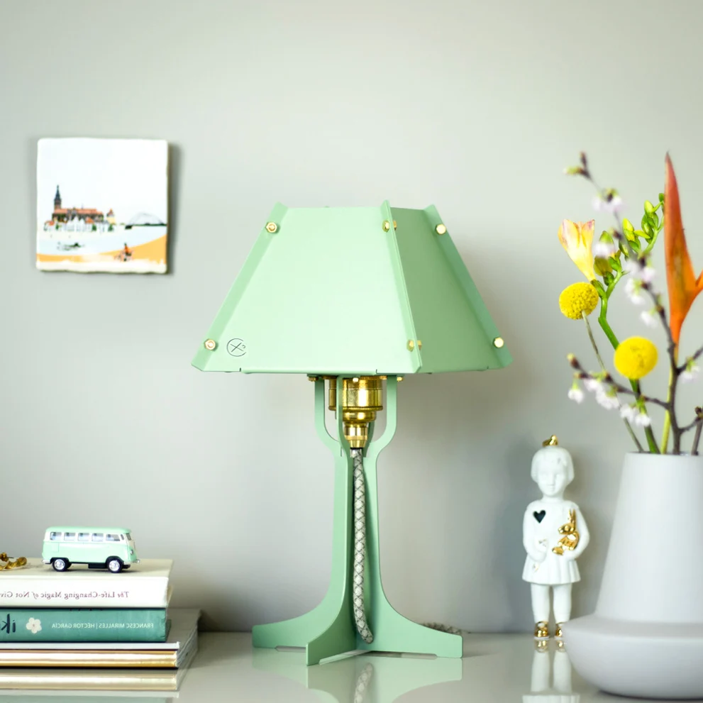 Fabricado tafellamp Lampie - groen - messing details - hoogte 31,5 cm