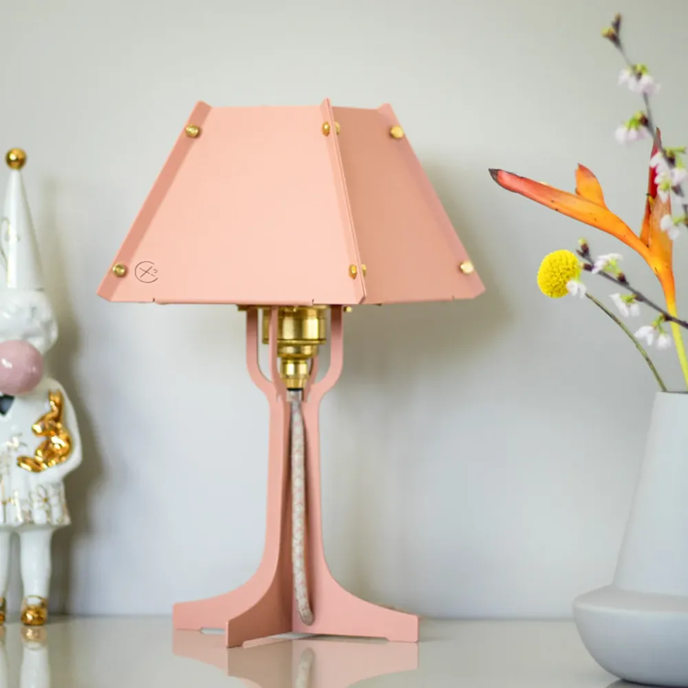 Fabricado tafellamp Lampie - Roze - messing details - hoogte 31,5 cm