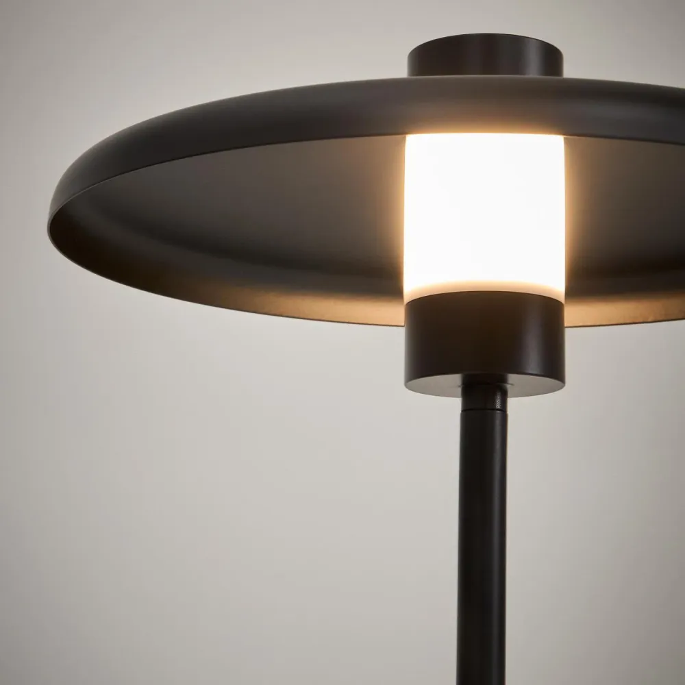 Kave Home Nuvira vloerlamp metaal Zwart