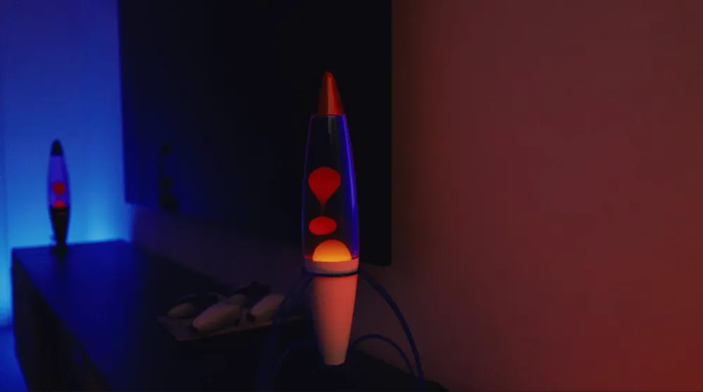 Lighto | Lavalamp zilver – paarse vloeistof met gele lava