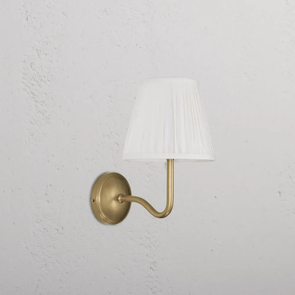 Malvern Medium Wandlamp Geplooid Alabaster Wit - Antiek Messing