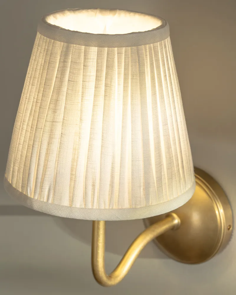 Malvern Medium Wandlamp Geplooid Alabaster Wit - Antiek Messing