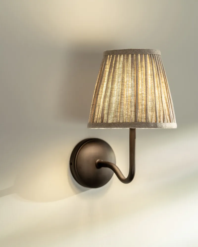 Malvern Medium Wandlamp Geplooid Naturel Beige - Brons