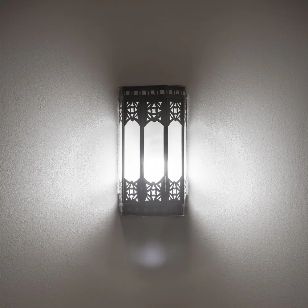 Marokkaanse smeedijzeren en witte kristallen wandlamp 22 cm