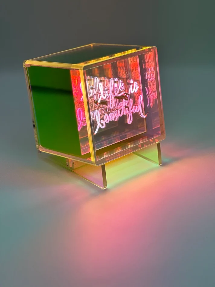 MITB MITBOX Life is Beautiful lichtgevende kubus multi-colour Message in the Bulb