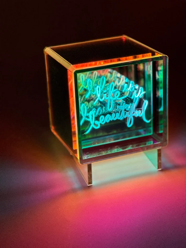 MITB MITBOX Life is Beautiful lichtgevende kubus multi-colour Message in the Bulb