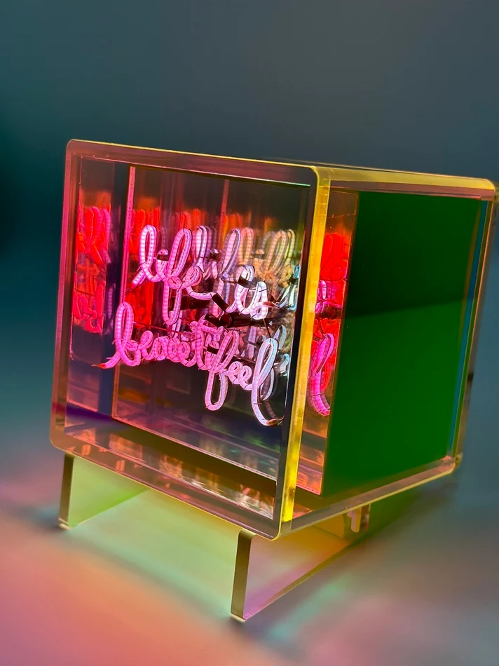 MITB MITBOX Life is Beautiful lichtgevende kubus multi-colour Message in the Bulb