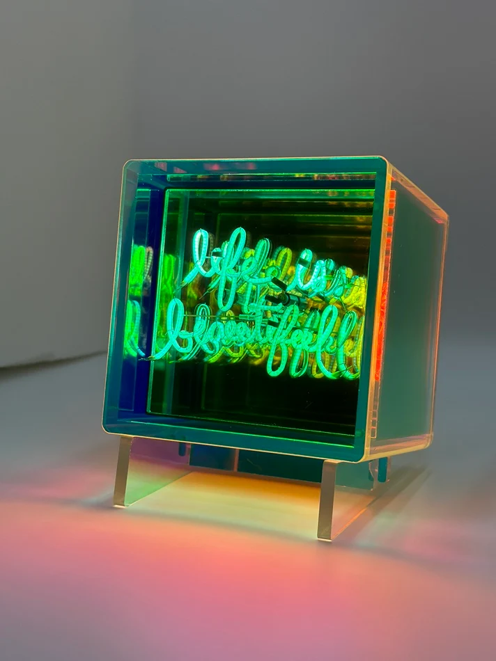 MITB MITBOX Life is Beautiful lichtgevende kubus multi-colour Message in the Bulb