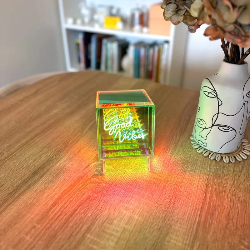 MITBOX Good Vibes lichtkubus multi-colour Message in the Bulb