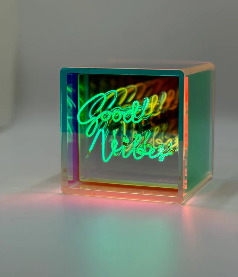MITBOX Good Vibes lichtkubus multi-colour Message in the Bulb