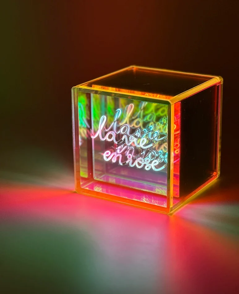 MITBOX La Vie en Rose lichtkubus multi-colour Message in the Bulb