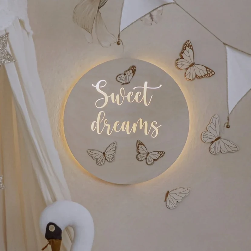 Houten Wandlamp met Vlinders en Naam Mijn winkel