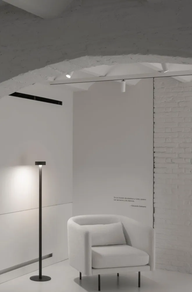 Milan - Peak Lane Floor lamp H.130 cm Led PCB Textured black