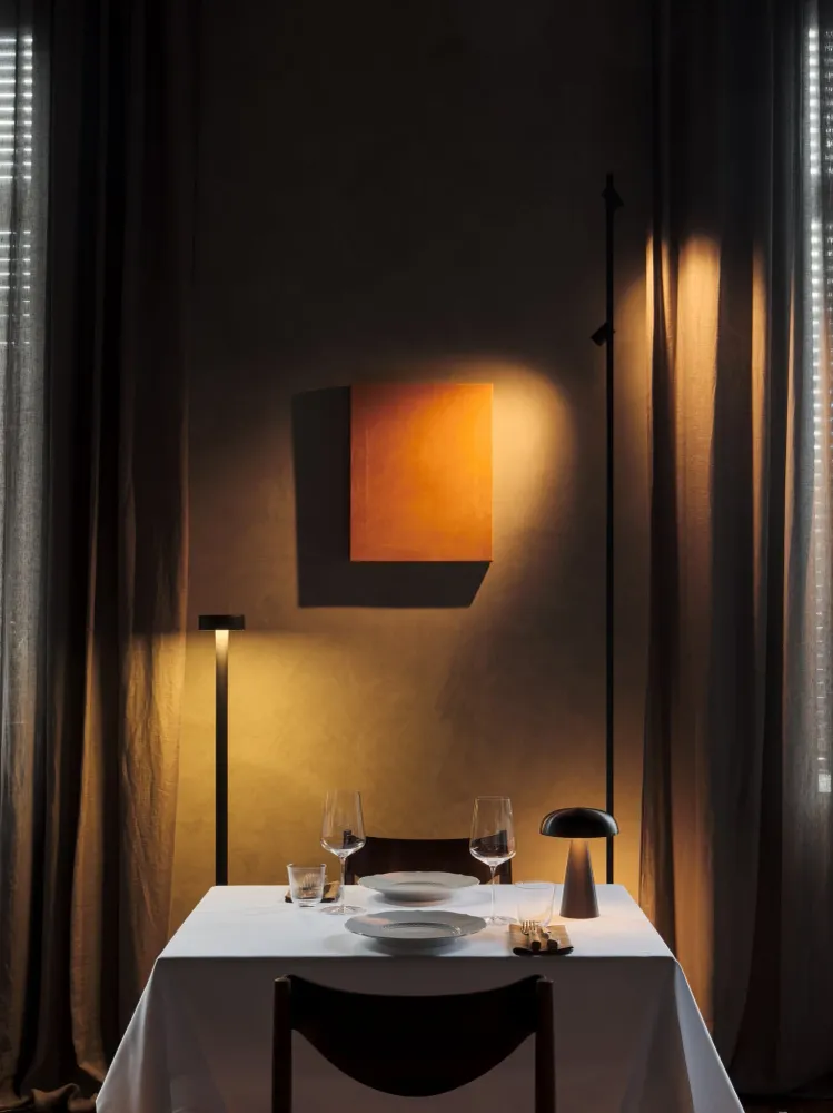 Milan - Peak Lane Floor lamp H.170 cm Led PCB Textured black
