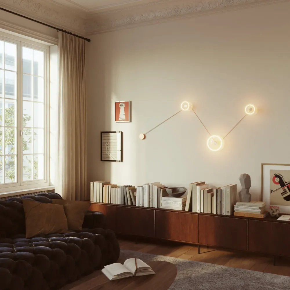 Wandlamp Spostaluce met 3 Ghost lichtbronnen en wit-gouden strijkijzersnoer