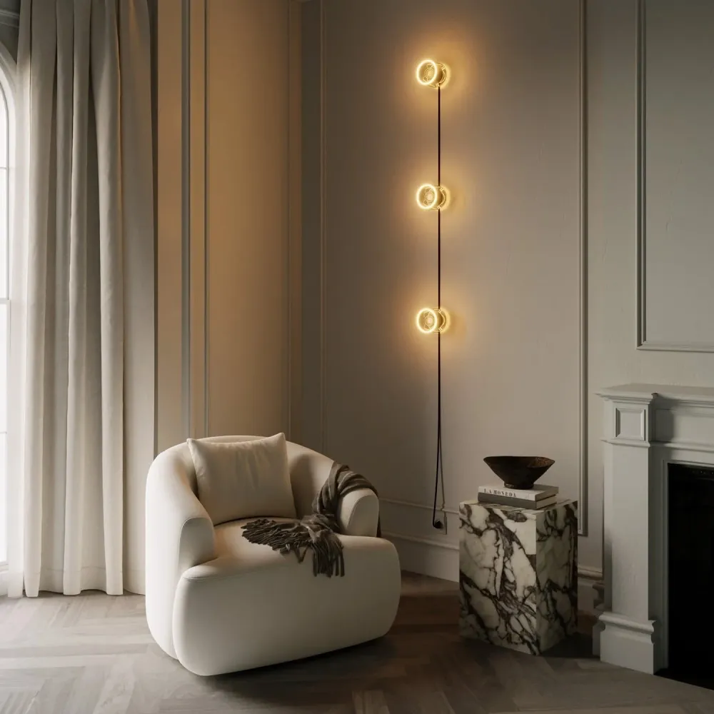 Wandlamp Spostaluce met stekker, 3 Ghost lichtbronnen en zwarte strijkijzersnoer