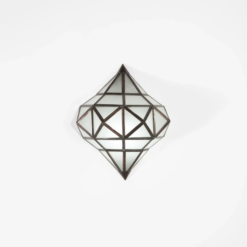 Wandlamp van Arabisch smeedijzer en wit diamantglas